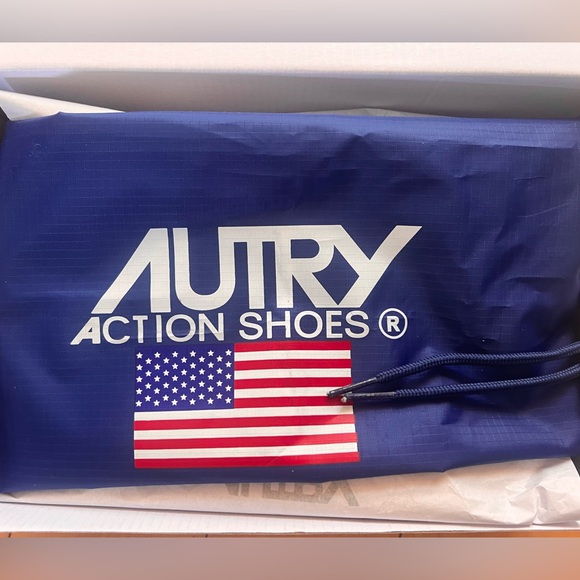 Autry Women’s Medalist Low Sneaker in Leather/Suede White Size 37 - Picture 6 of 9